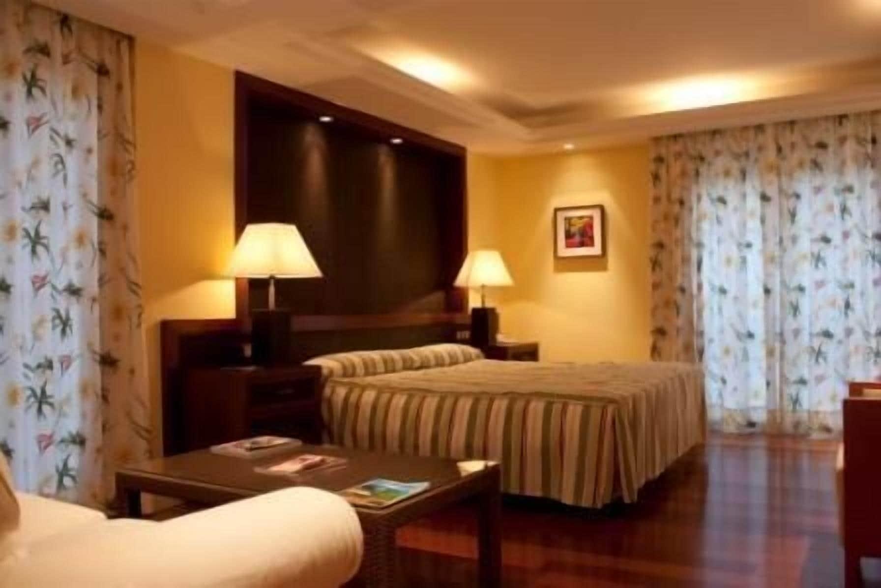 Hotel Mr Les Rotes دينايا المظهر الخارجي الصورة
