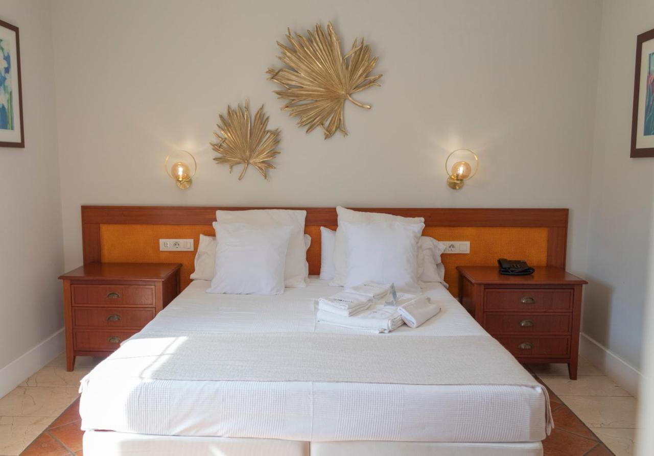 Hotel Mr Les Rotes دينايا المظهر الخارجي الصورة
