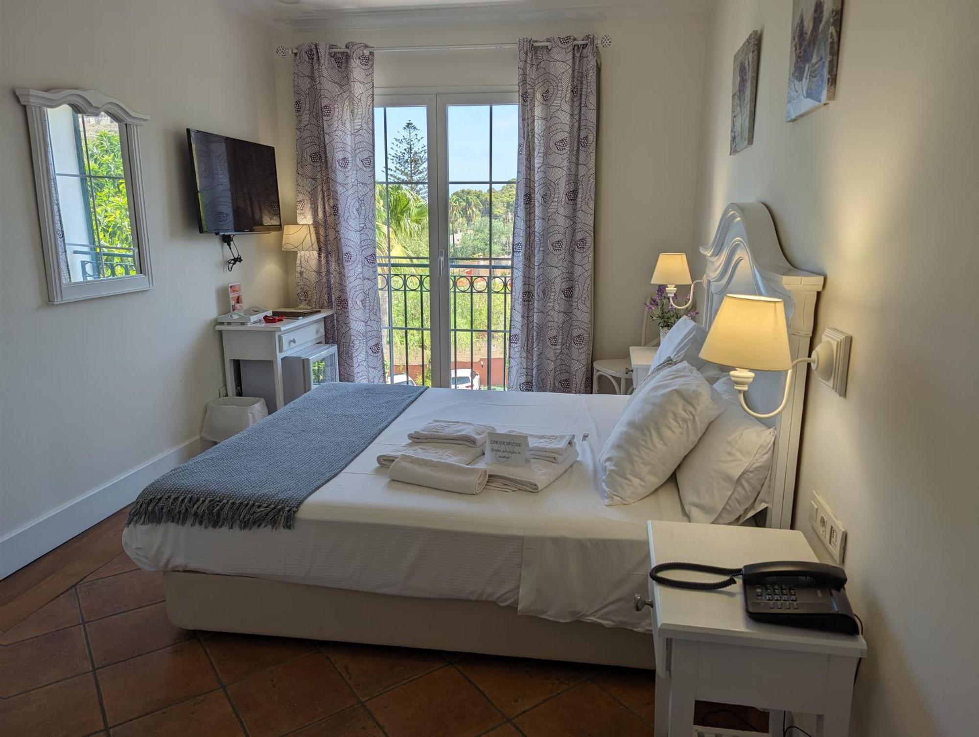 Hotel Mr Les Rotes دينايا المظهر الخارجي الصورة